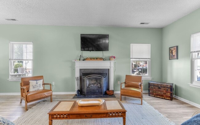 Building Photo - 889 Gas Light Ln