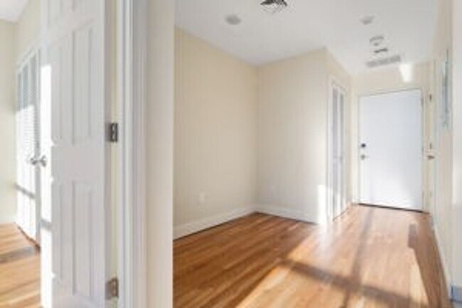 Building Photo - 105-107 Washington Street-Unit 1