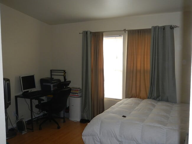 Building Photo - Spacious Rancho Bernardo Condo - Dual Primary Suites - Central A/C, In-Unit Washer/Dryer, Patio &...