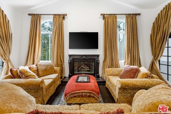 Building Photo - 3030 Passmore Dr