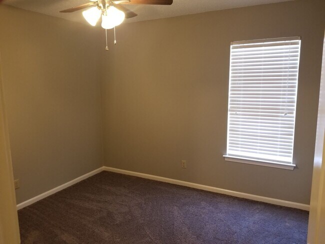 Building Photo - 3 BD, 2 BA, Home in Jacksonville