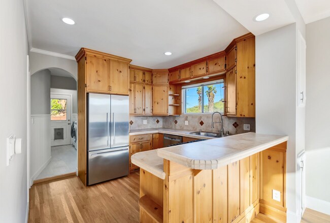 Building Photo - 10 Tucker Ave