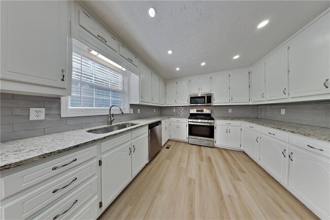 Building Photo - 1075 Crystal Water Dr SE