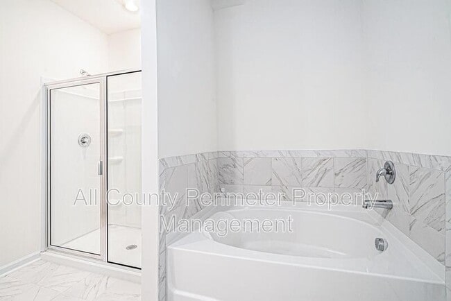 Building Photo - 607 Silver Moon Dr