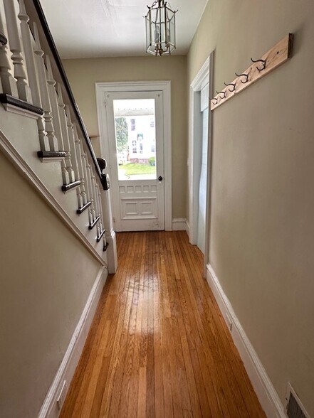 Main Entrance hallway - 7 Franklin St