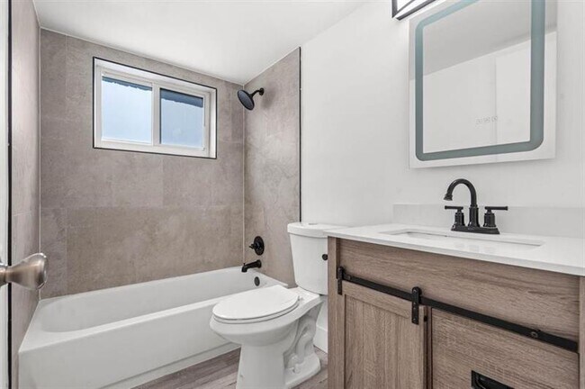 Building Photo - 45 NE 24th St