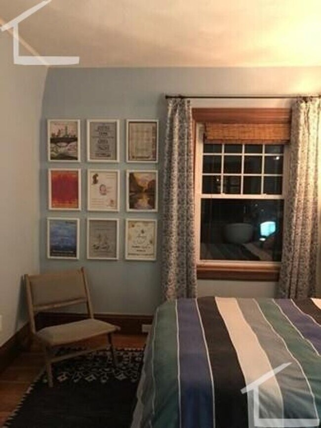 Building Photo - Lovely, De-leaded 3-bed, 2-bath Newton Apartment