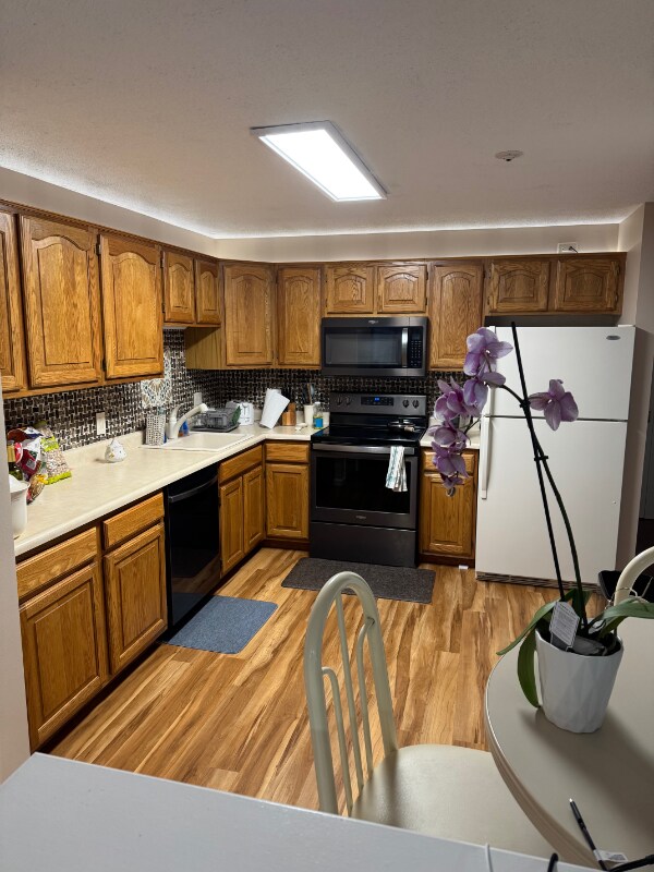 Building Photo - 130 Endicott St N