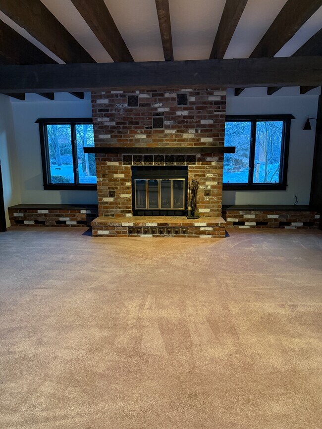 Building Photo - 75 Pine St