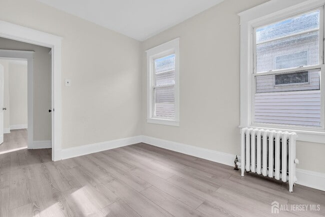 Building Photo - 375 Delavan St