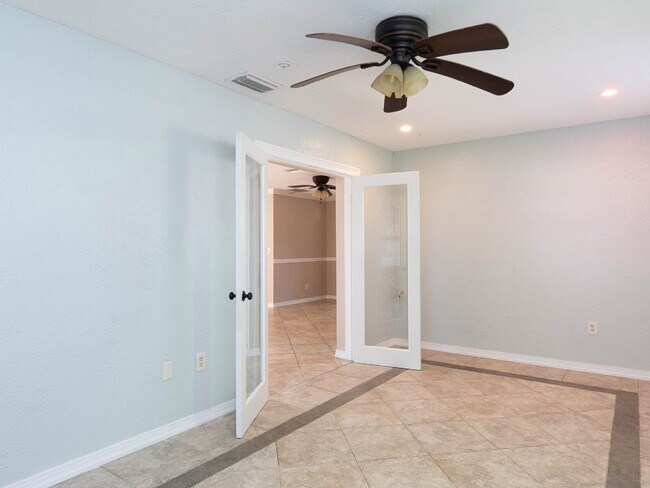 Building Photo - MOVE IN WITH ZERO DEPOSIT - UPDATED 3 BEDROOM HOME IN VENICE