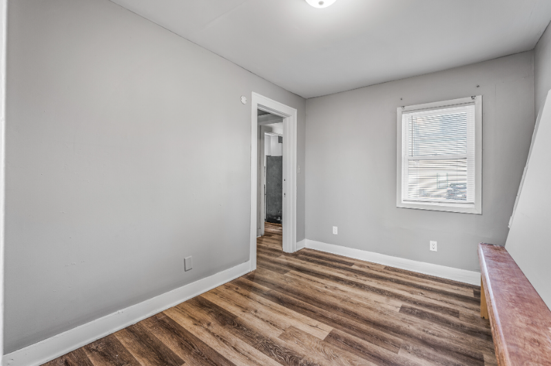 Building Photo - 715 10th Ave SE