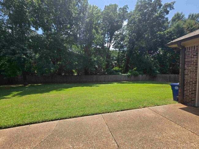 Building Photo - 8949 Poplar Pike