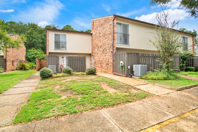 Building Photo - Freshly Renovated Townhome near Perdido Ba...