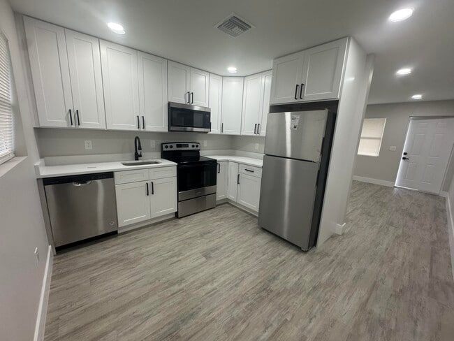 Building Photo - 2590 Hayden Dr