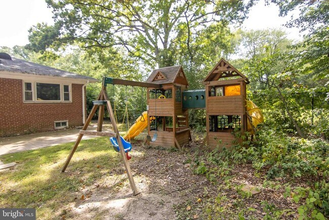 Building Photo - 2205 Parker Ave