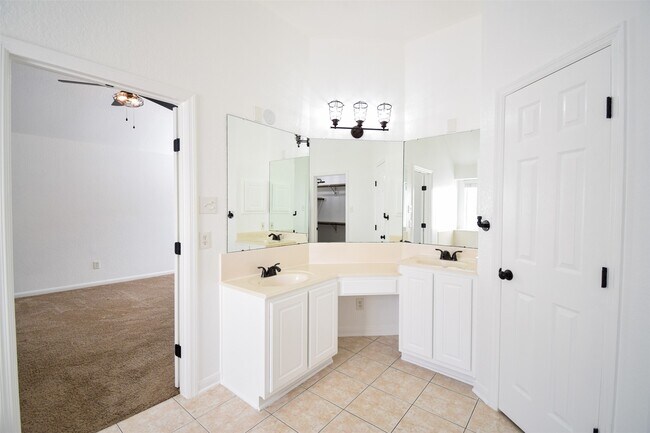 Building Photo - 34 S Rambling Ridge Pl