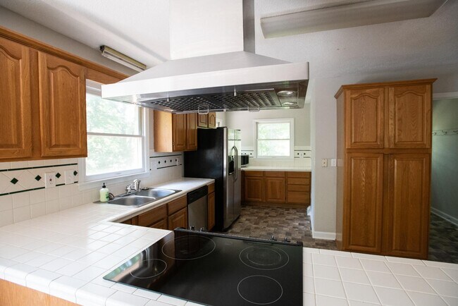 Building Photo - 9100 Nash Ave