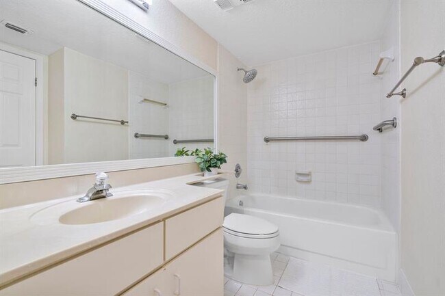 Building Photo - 9899 Westview Dr