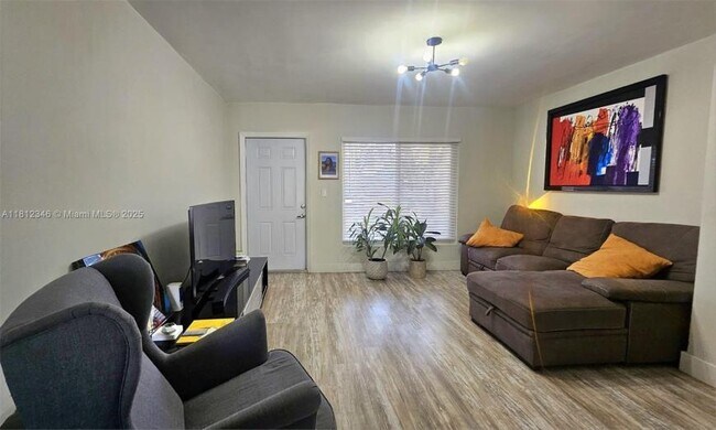 Building Photo - 2 bedroom in Miami FL 33161
