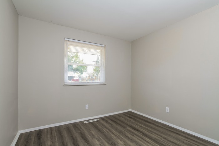 Building Photo - 864 Tivoli Ln