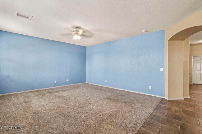 Building Photo - 5028 Silver Ranch Ave