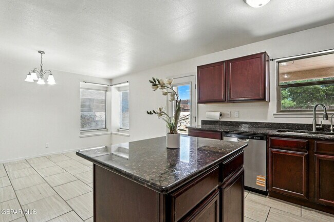 Building Photo - 5052 Silver Cholla Dr