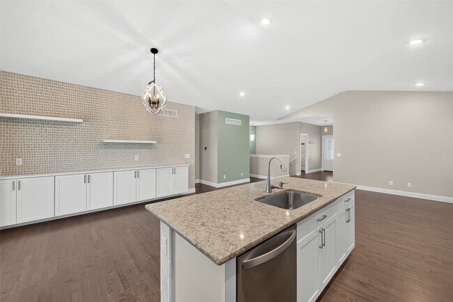 Building Photo - 15 Country Trail Ct