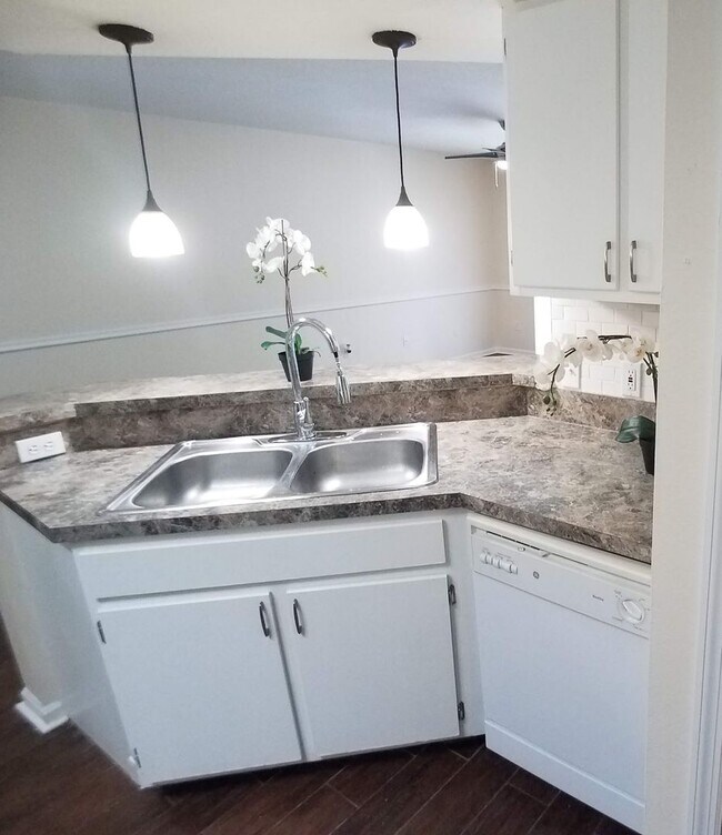 Building Photo - Gorgeous 1/1 Condo for Rent at The Crest close to UCF and Valencia College.