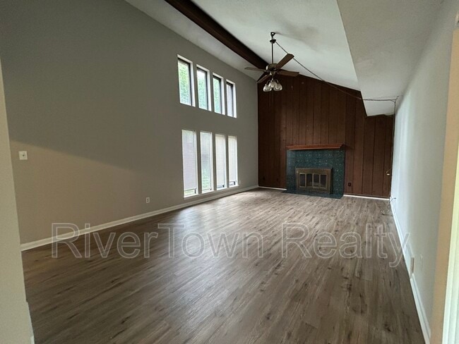 Building Photo - 3293 Leschallas Dr