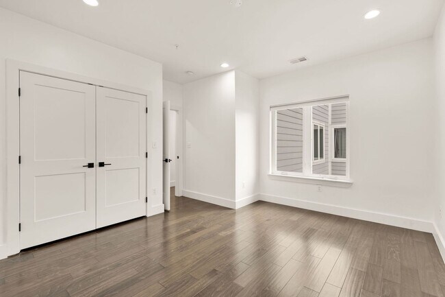 Building Photo - Beautiful 2 Bed/2 Bath in Petworth