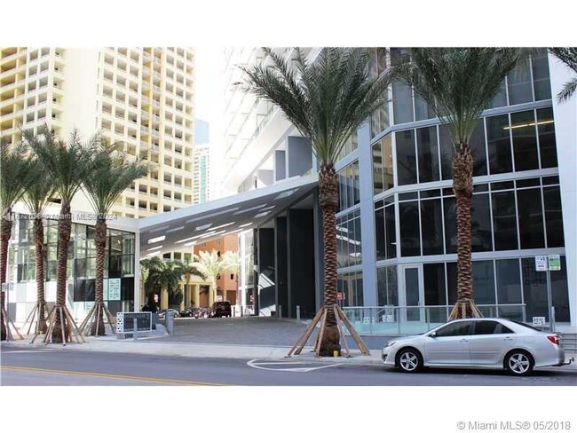 Building Photo - 1300 Brickell Bay Dr