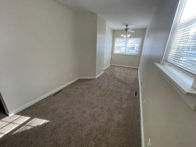 Building Photo - 1467 Division St