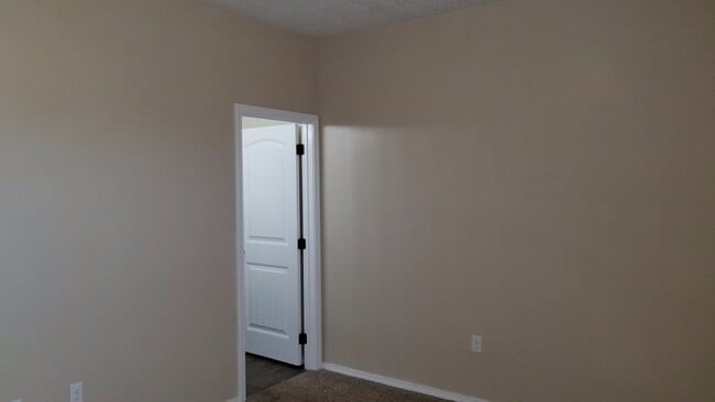 Building Photo - OPEN FLOOR PLAN ON HOME ONLY 1 YEAR OLD