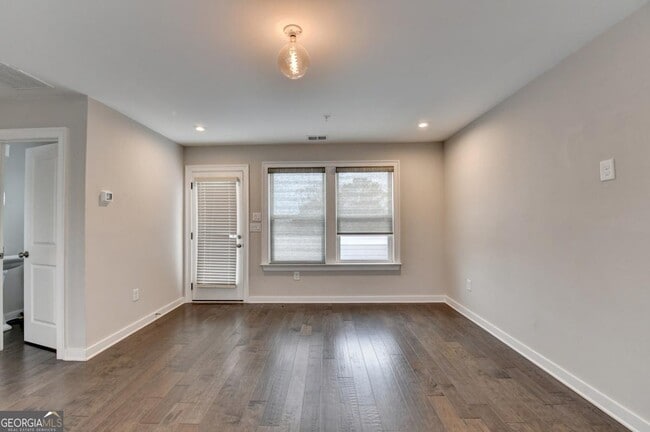 Building Photo - 2083 Holtz Ln