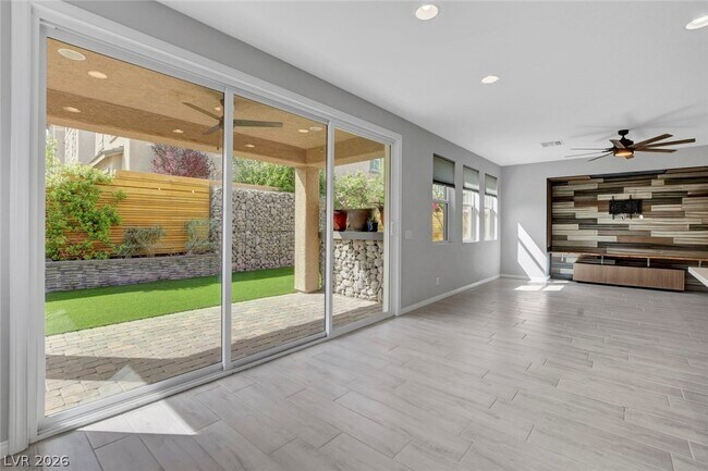 Building Photo - 8067 Tank Loop St