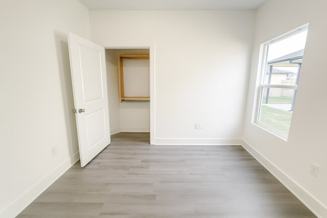 Building Photo - 1747/49 Hickory