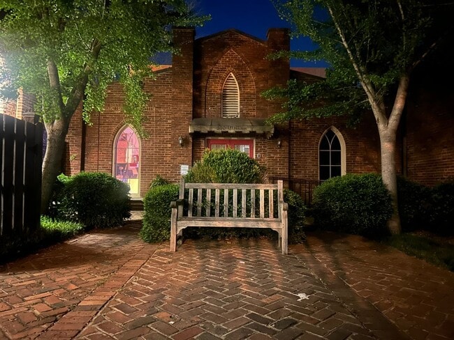Building Photo - Charming 2BR Townhome in Franklin