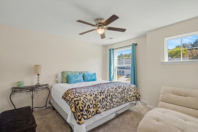 Building Photo - Stunning 5 Bed/3.5 Bath Home in Buckhead East