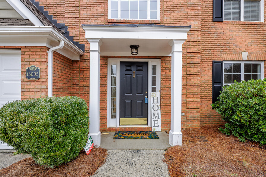 Building Photo - 13005 Crabapple Lake Dr
