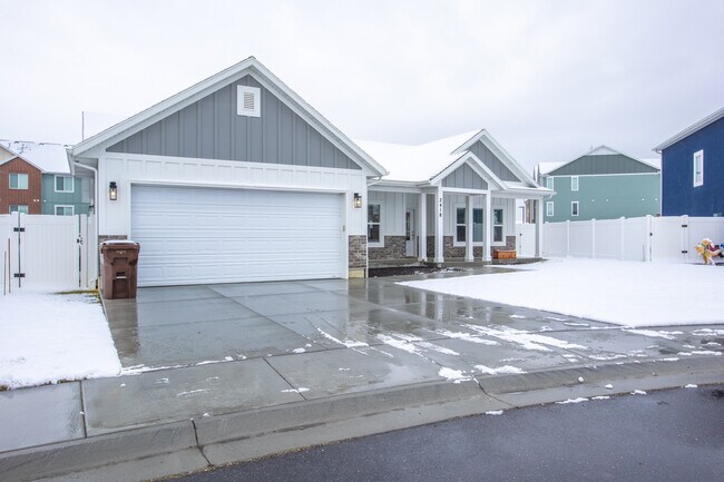Building Photo - 2418 W Glover Ln