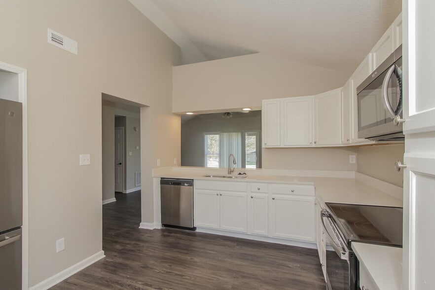 Building Photo - 2808 Faircroft Way