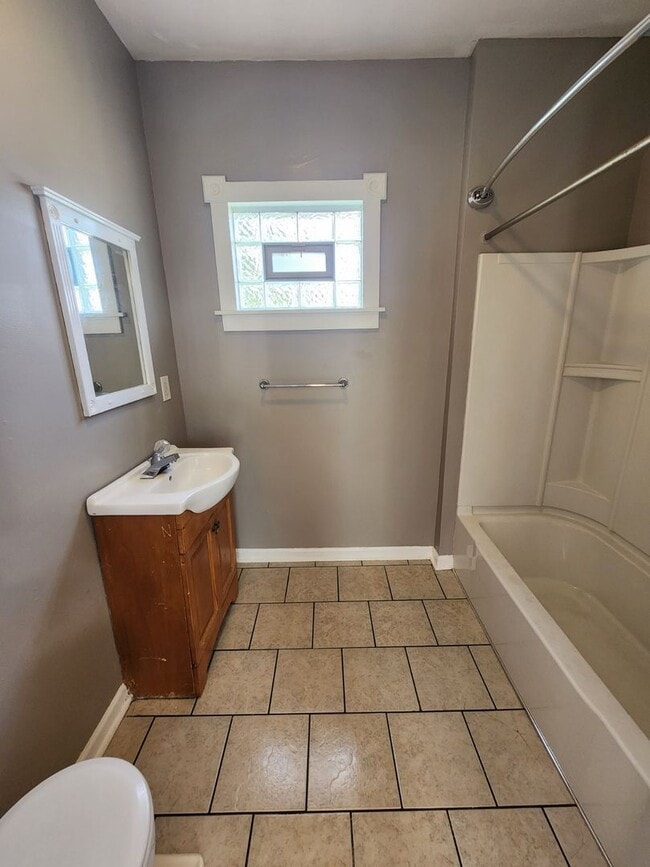 Building Photo - Single Family Home