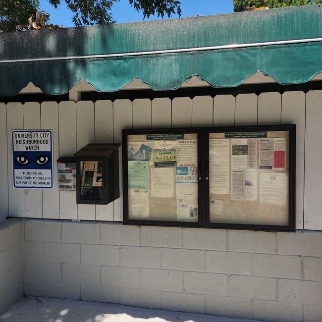 Building Photo - UTC Duplex 1475 Sq Ft 3 bedroom 1.5 ba woo...