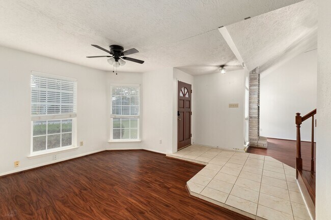 Building Photo - 3118 Kempwood Dr