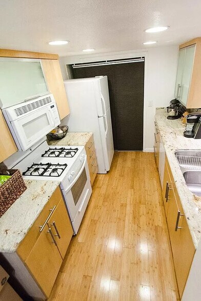 Building Photo - 9326 Twin Trails Drive