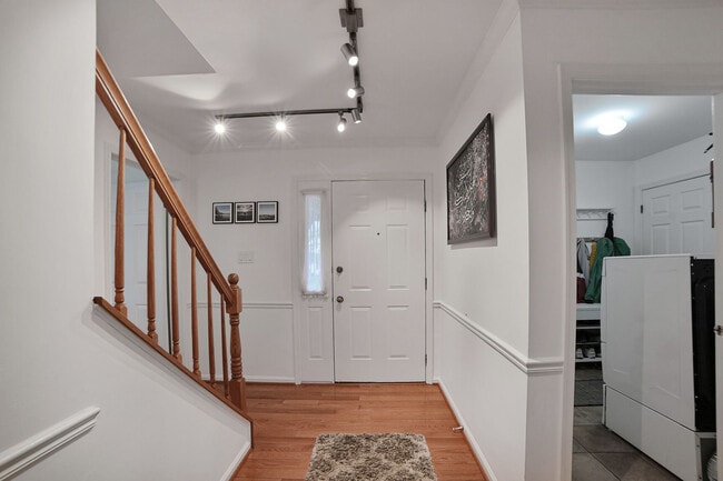 Building Photo - 18420 Shady View Ln
