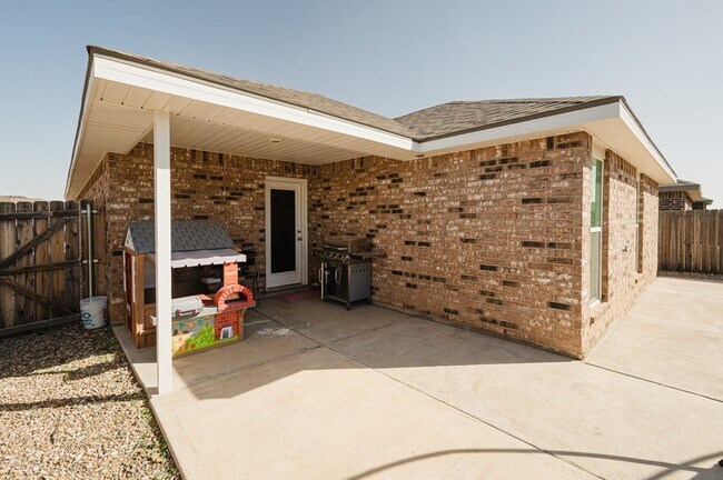 Building Photo - 9007 Antelope Ave