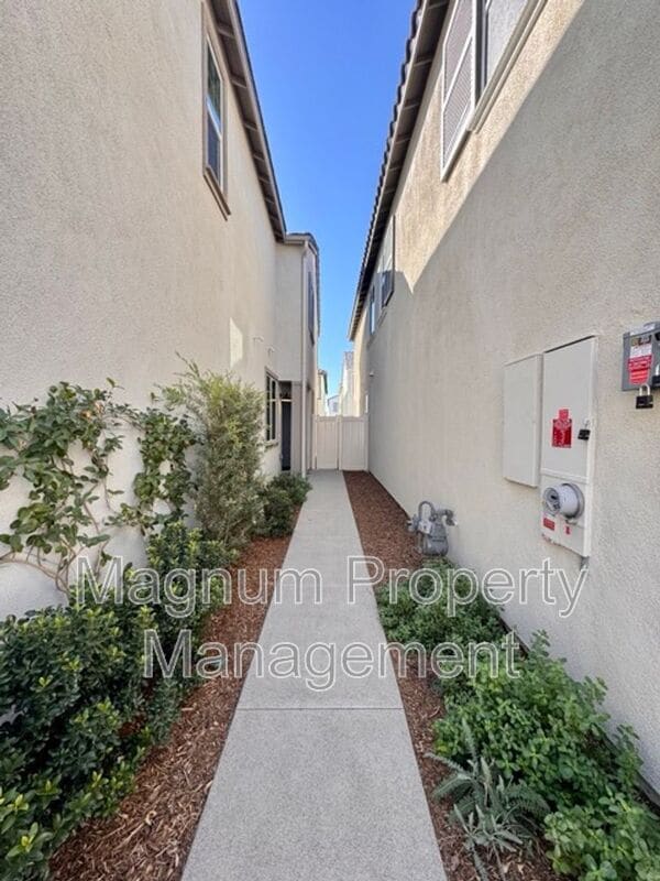 Building Photo - 25147 Hunter Ave