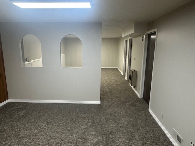 Building Photo - East Layton Home with Beautiful Landscapin...